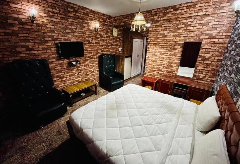 Отель International