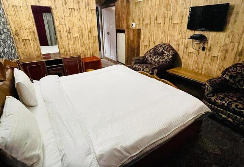 Отель International