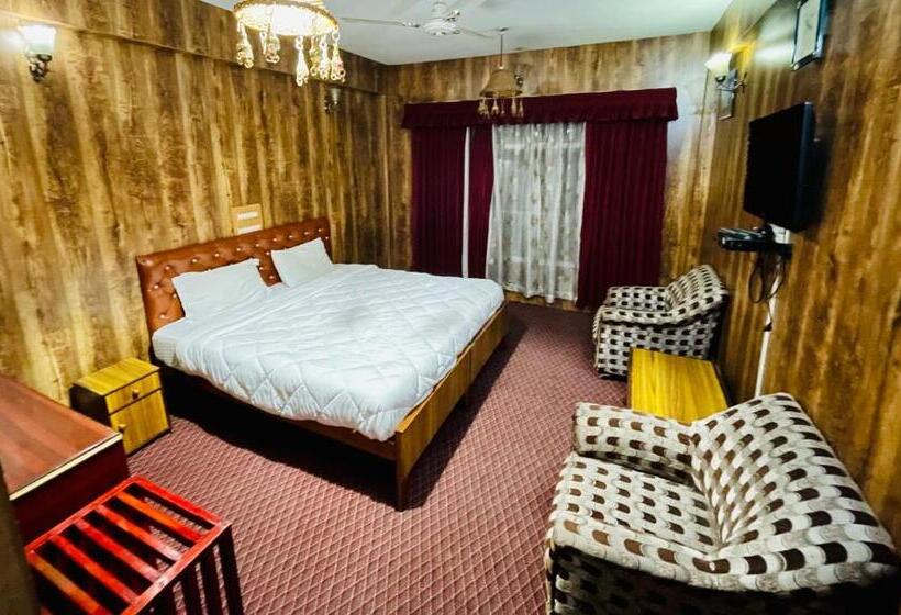 Отель International