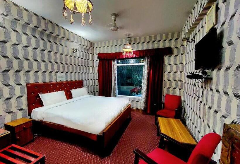 Отель International