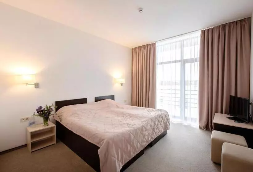 Hotelli Ostrov River Club