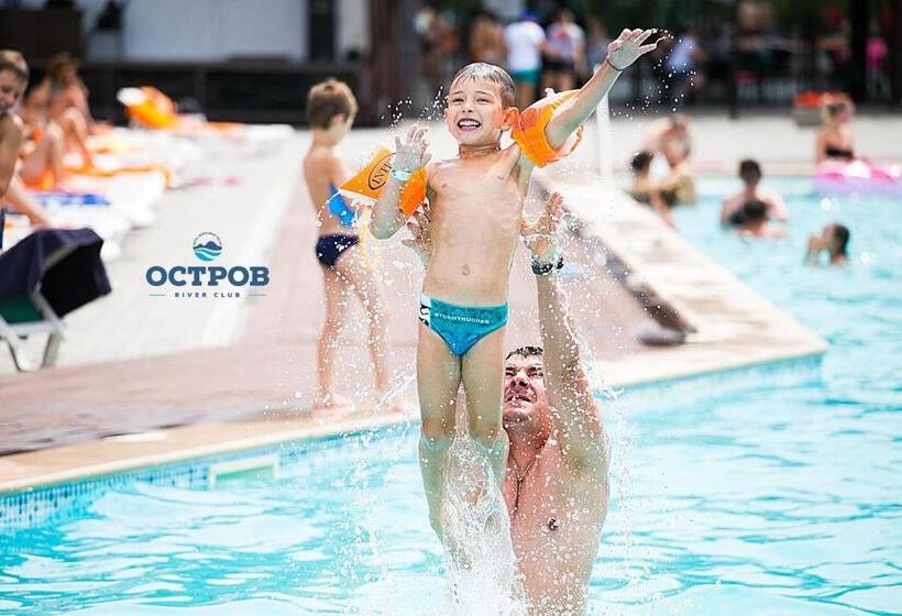 فندق Ostrov River Club