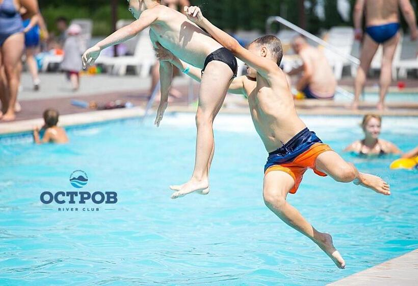 فندق Ostrov River Club