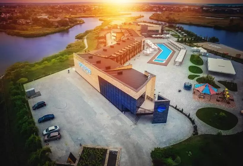 Hotelli Ostrov River Club