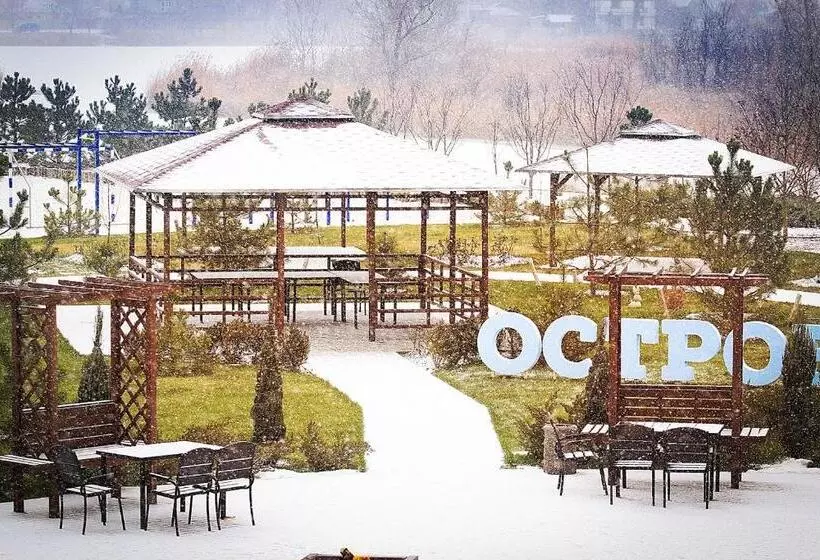 Hotelli Ostrov River Club