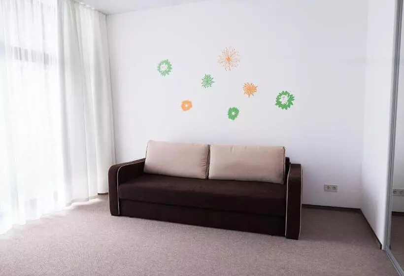 Hotelli Ostrov River Club