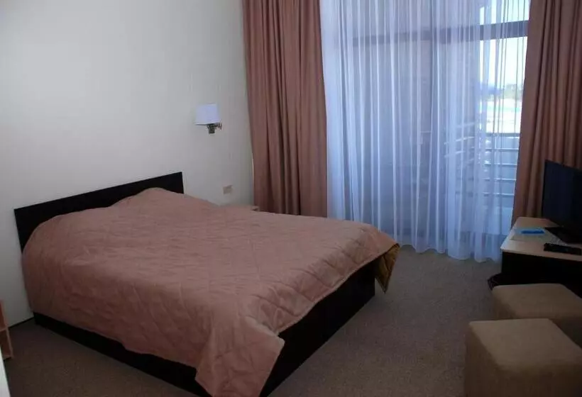 Hotelli Ostrov River Club