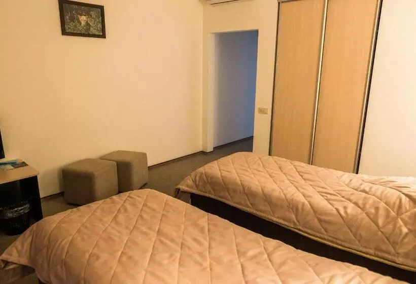 Hotelli Ostrov River Club