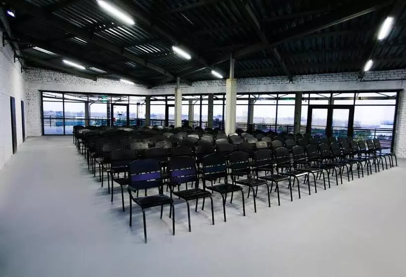 Hotelli Ostrov River Club