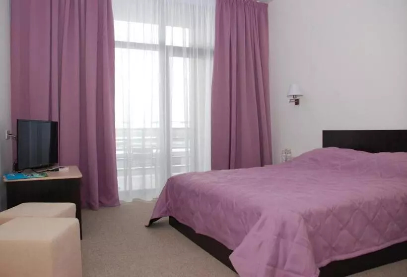 Hotelli Ostrov River Club