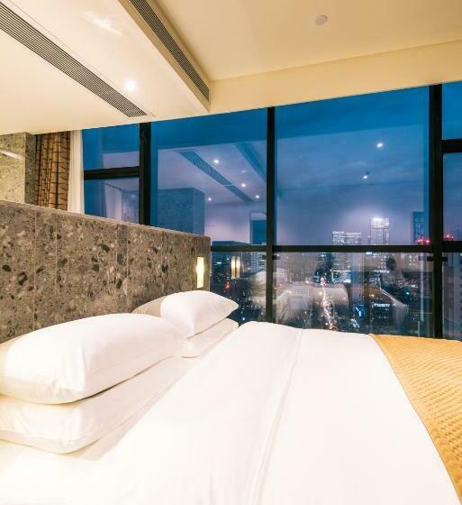 בית מלון כפרי Travelling With · Chengdu Financial Global Center