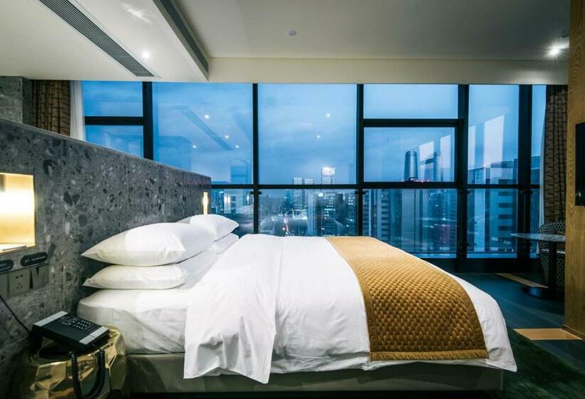 בית מלון כפרי Travelling With · Chengdu Financial Global Center