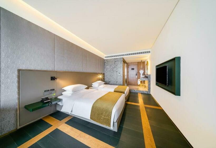 בית מלון כפרי Travelling With · Chengdu Financial Global Center