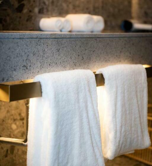 בית מלון כפרי Travelling With · Chengdu Financial Global Center