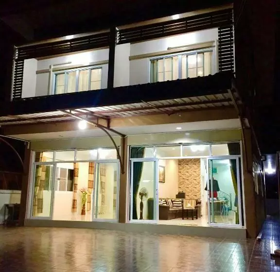 Majatalo Apinsaya House