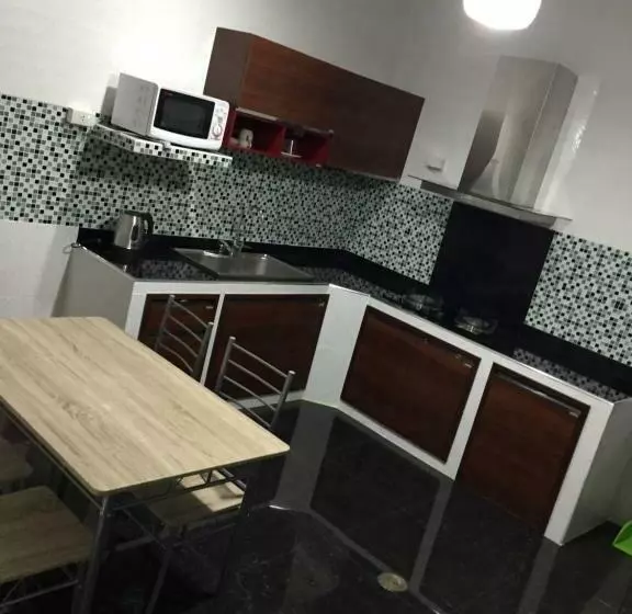 Majatalo Apinsaya House