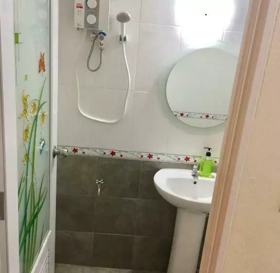 Majatalo Apinsaya House