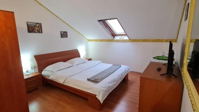 پانسیون Casa Lucian