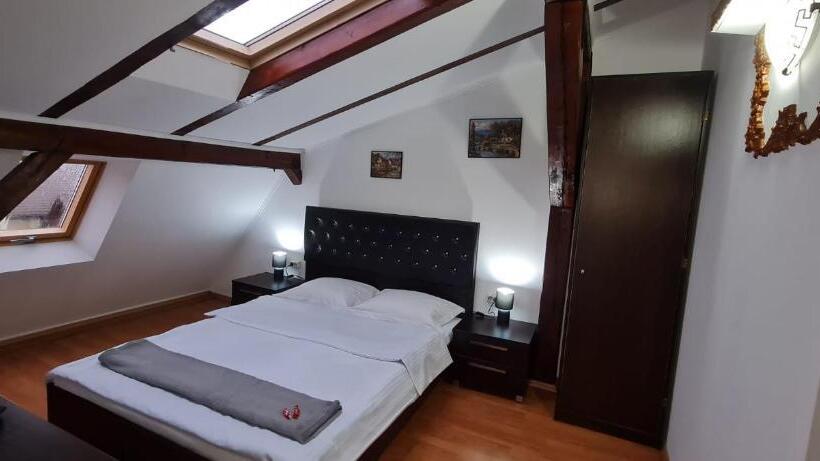 پانسیون Casa Lucian