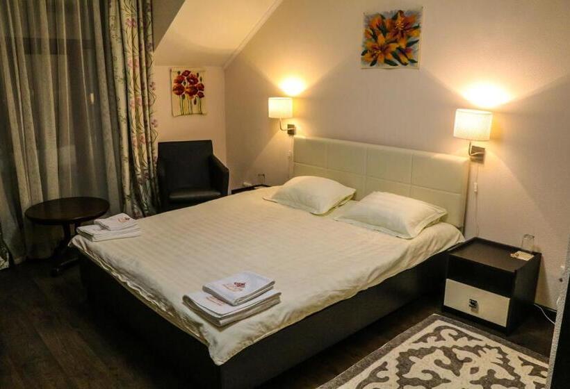 Majatalo Guest House Altay