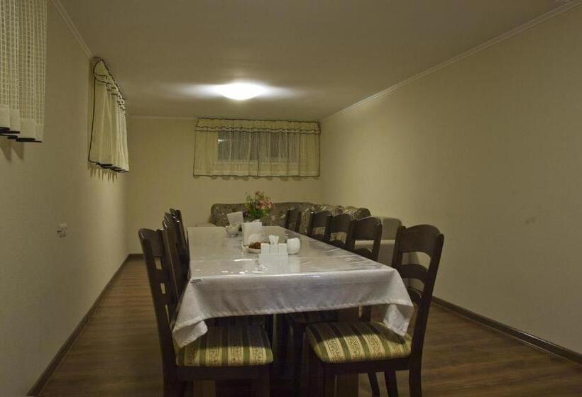 Majatalo Guest House Altay