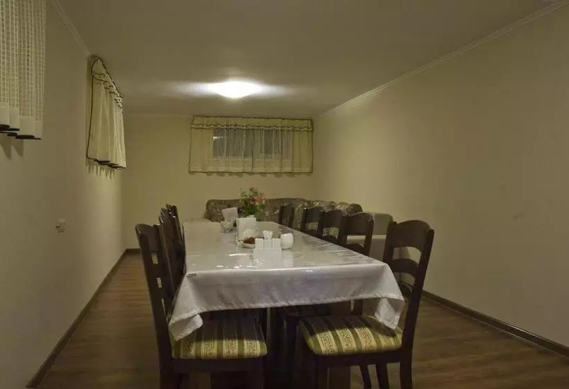 Majatalo Guest House Altay