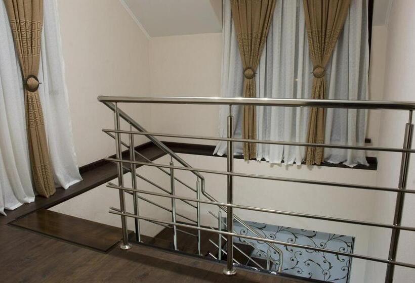 Majatalo Guest House Altay