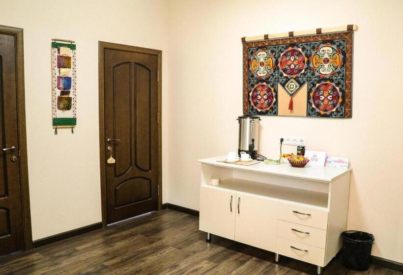 Majatalo Guest House Altay