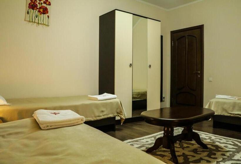 Majatalo Guest House Altay