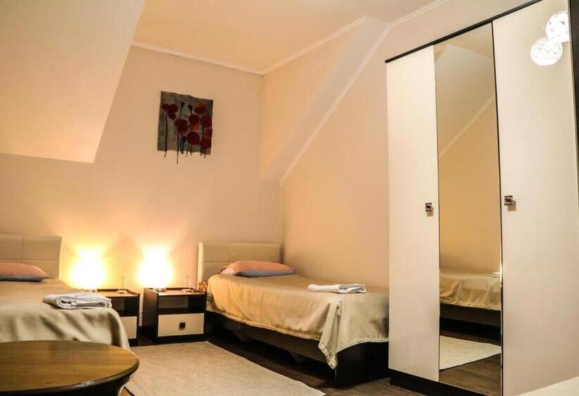 Majatalo Guest House Altay