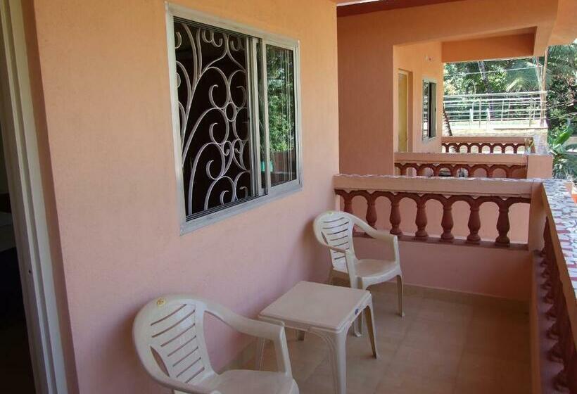 ペンション Empire Guest House