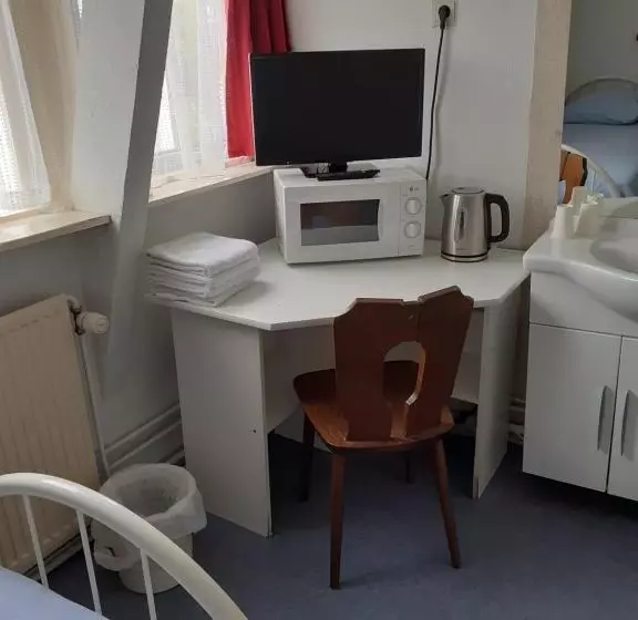 Hostel Pension Tivoli