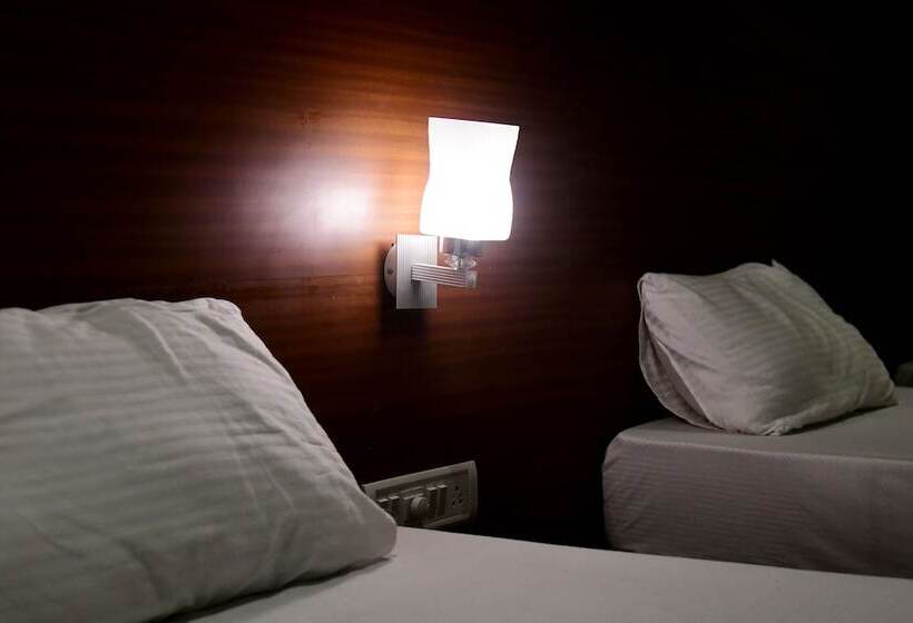 Отель Monarch Center Point Near Dahanu Beach, Bordi