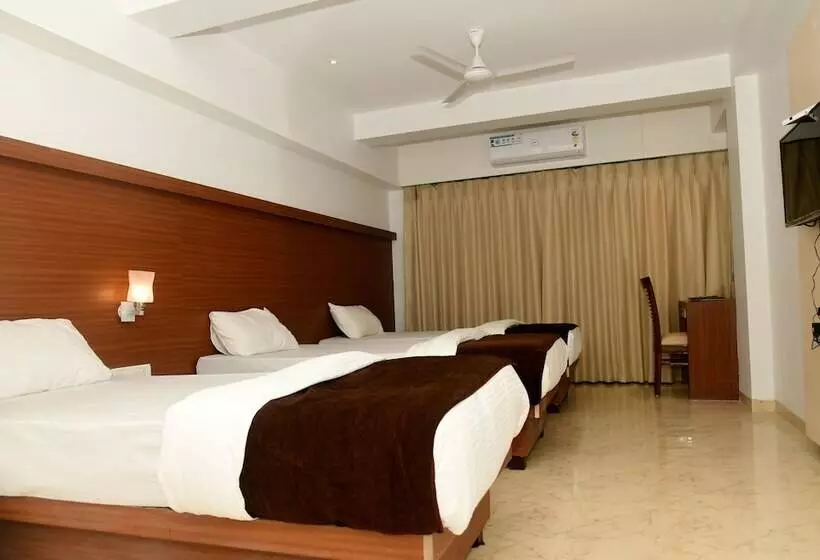 Hotelli Monarch Center Point Near Dahanu Beach, Bordi