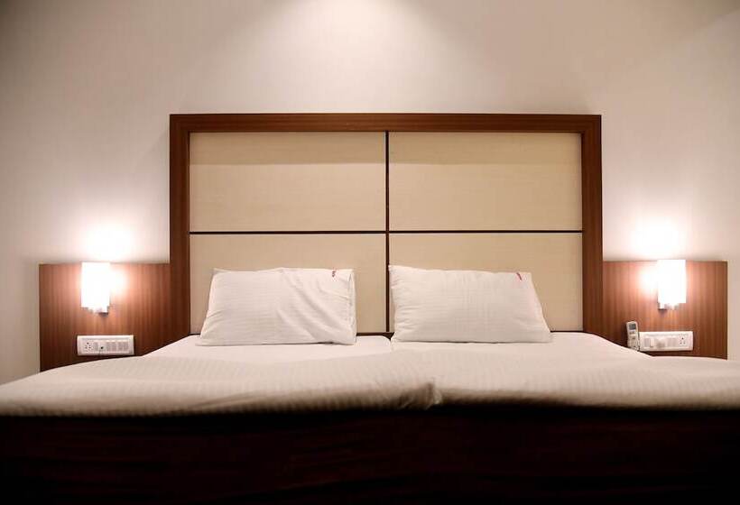 Отель Monarch Center Point Near Dahanu Beach, Bordi