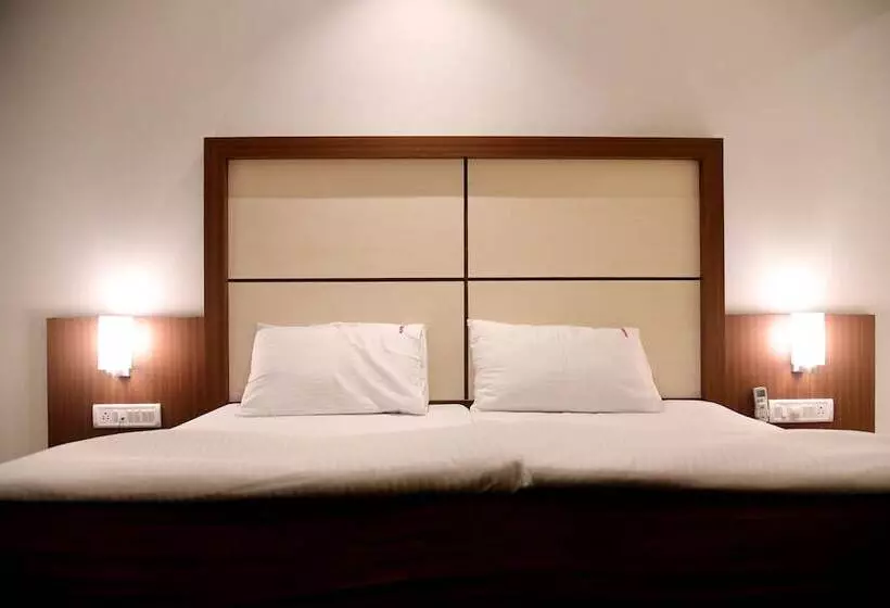 Hotelli Monarch Center Point Near Dahanu Beach, Bordi