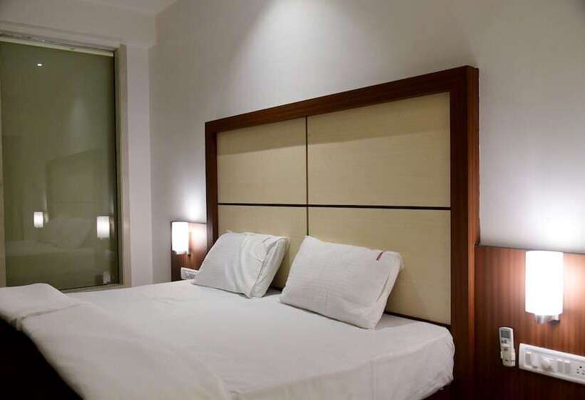 Отель Monarch Center Point Near Dahanu Beach, Bordi