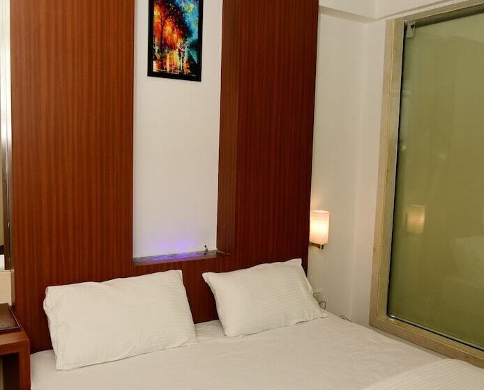 Отель Monarch Center Point Near Dahanu Beach, Bordi