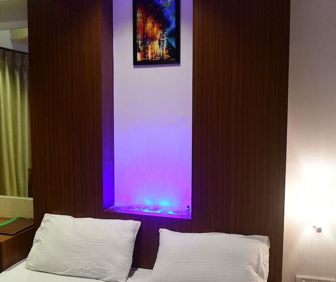 Отель Monarch Center Point Near Dahanu Beach, Bordi