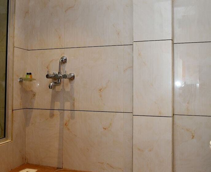 Отель Monarch Center Point Near Dahanu Beach, Bordi