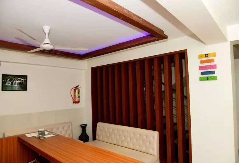 Hotelli Monarch Center Point Near Dahanu Beach, Bordi