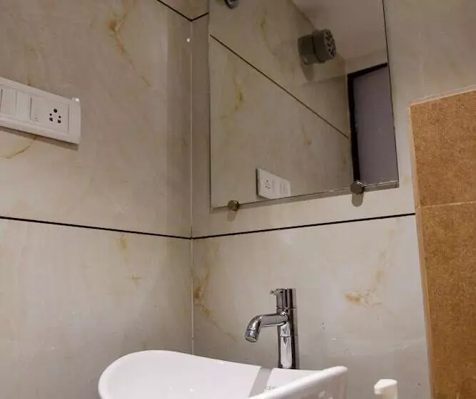 Hotelli Monarch Center Point Near Dahanu Beach, Bordi