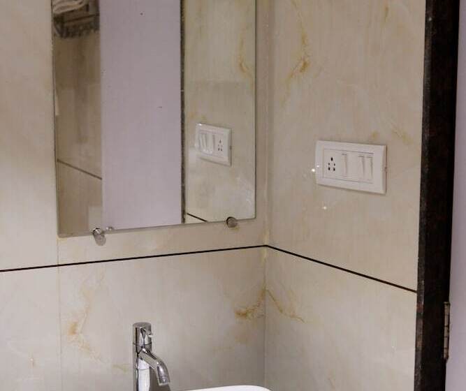 Отель Monarch Center Point Near Dahanu Beach, Bordi