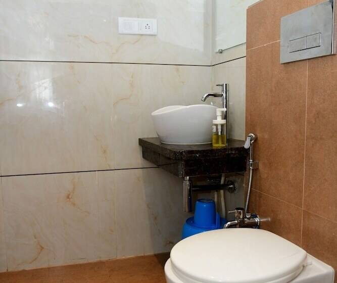 Отель Monarch Center Point Near Dahanu Beach, Bordi