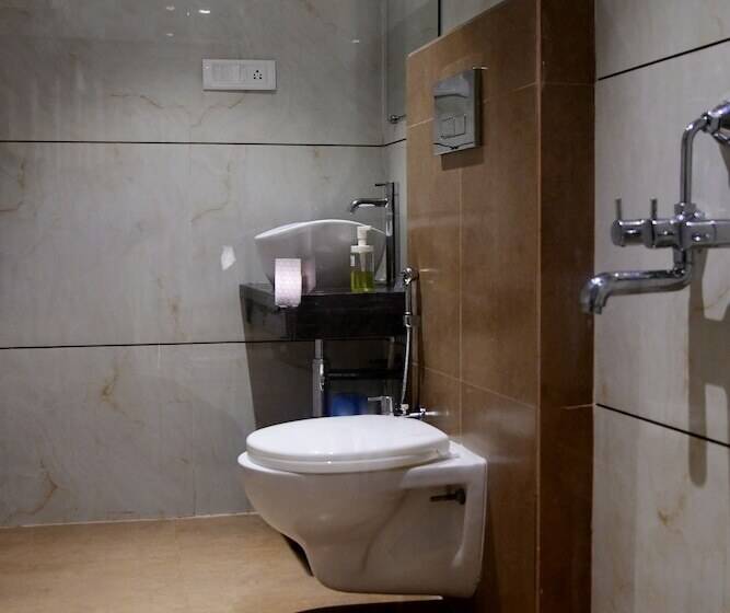 Отель Monarch Center Point Near Dahanu Beach, Bordi