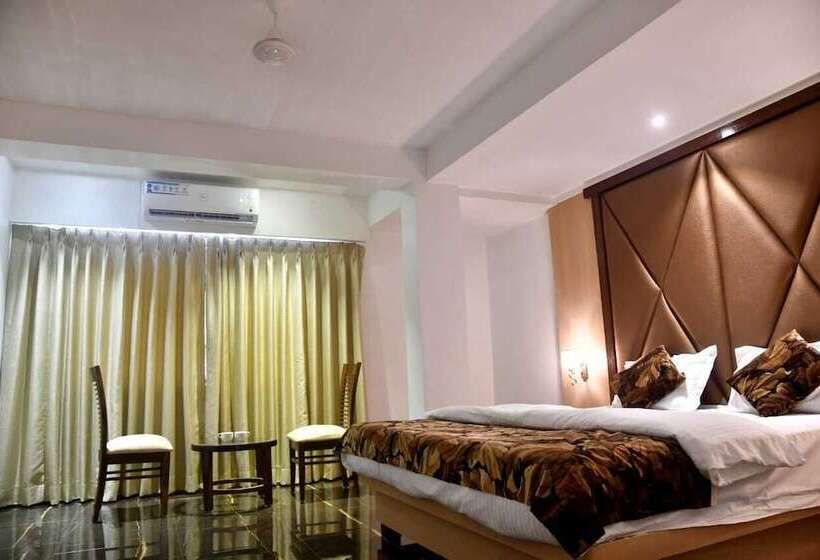 Отель Monarch Center Point Near Dahanu Beach, Bordi