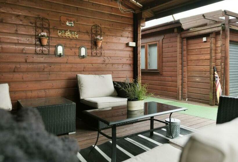 Пансион The White House Guest House