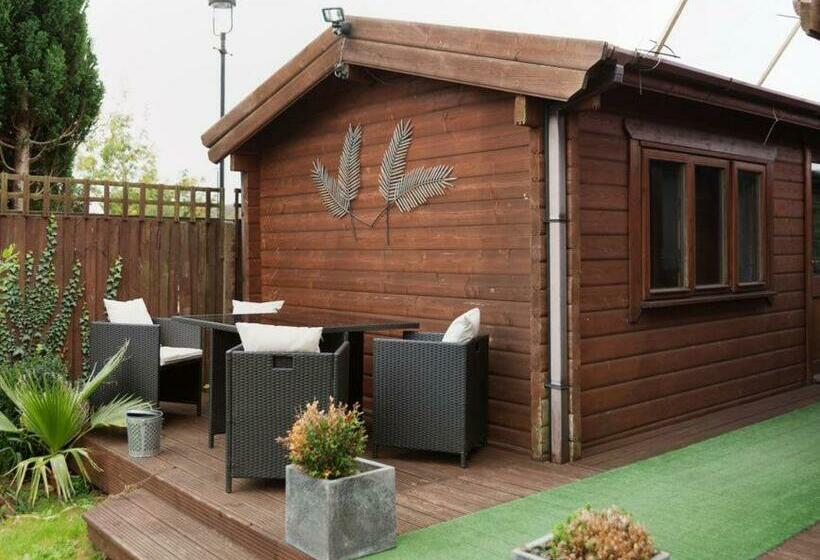 Пансион The White House Guest House