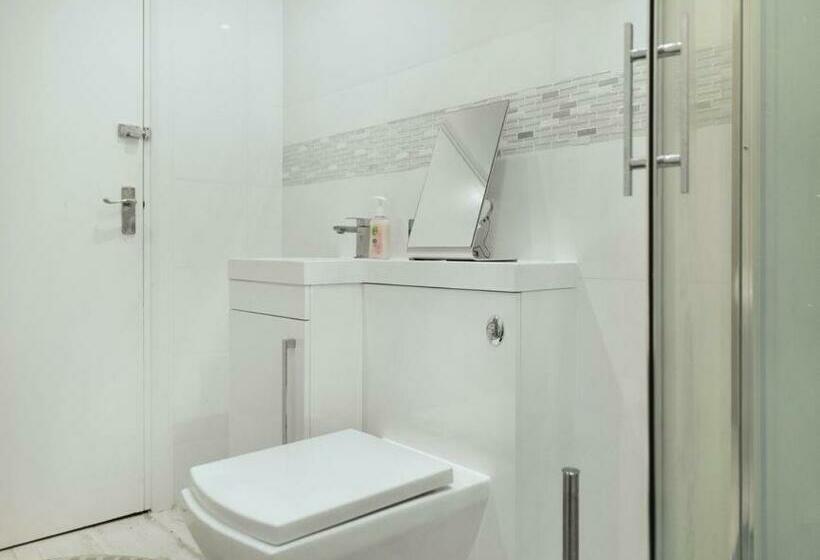 Пансион The White House Guest House