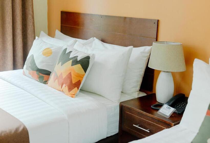 Spacio Caliraya Bed & Breakfast